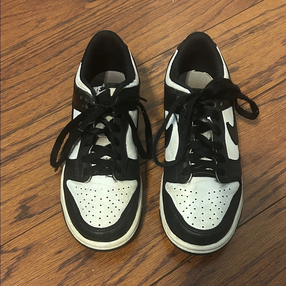 Big kids Nike Pandas. Size 3.5. Used.